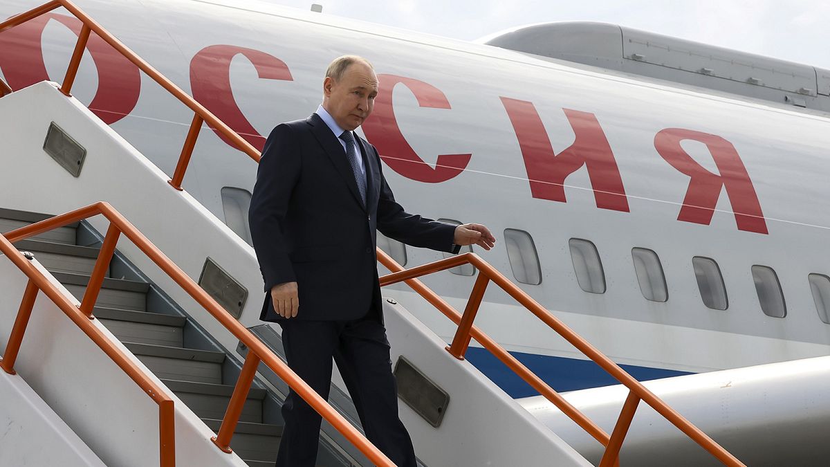 Руският президент Владимир Путин хвали Пхенян, докато отива на рядко посещение в Северна Корея