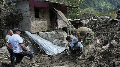 Mindestens 7 Tote und 22 Verletzte in Ecuador nach Erdrutsch.