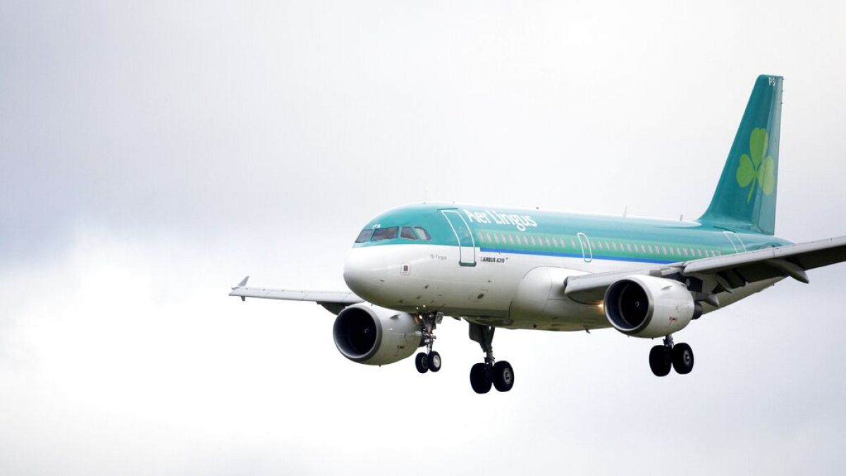 Очертава се прекъсване на лятната ваканция, тъй като пилотите на Aer Lingus се придвижват към стачки