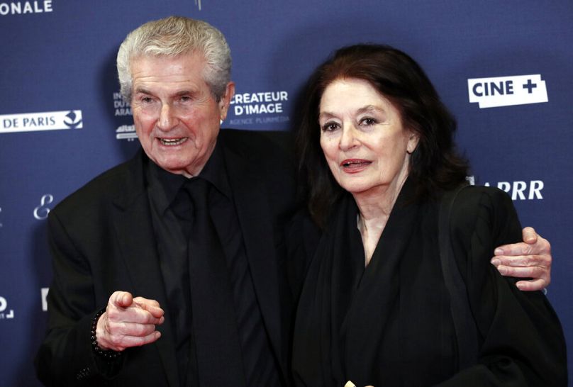 Claude Lelouch et Anouk Aimée sur le tapis rouge à leur arrivée à la 24e cérémonie des prix Lumières à Paris, lundi 4 février 2019.
