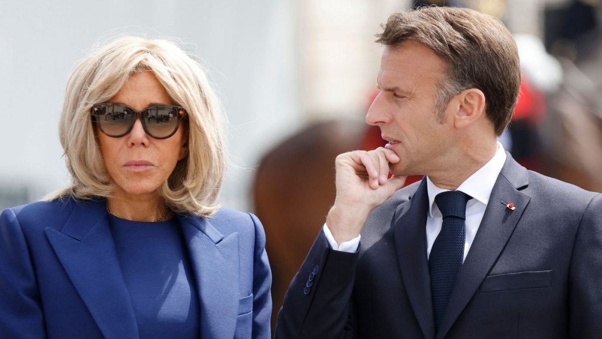 بریژیت ماکرون در کنار همسرش، امانوئل ماکرون، رئیس جمهوری فرانسه