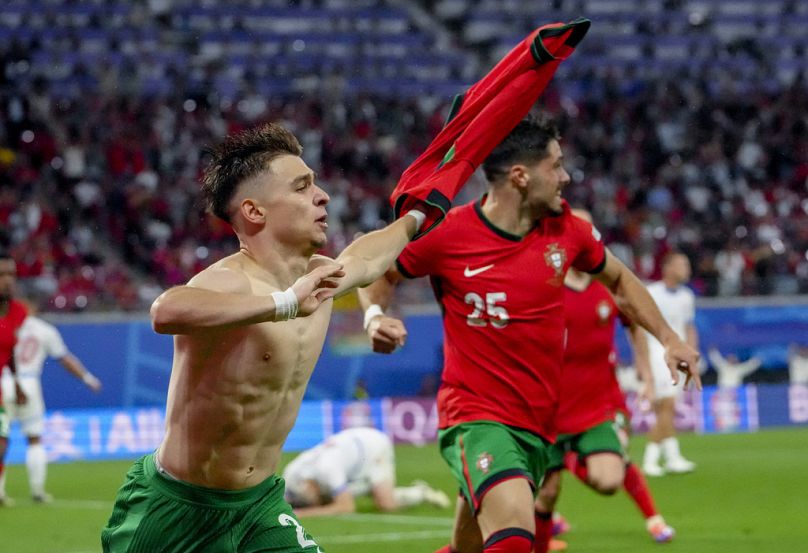 Francisco Conceição festeggia il suo gol al 92esimo minuto che porta il Portogallo alla vittoria