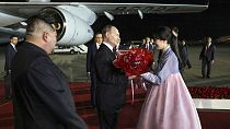 Der russische Präsident wurde am Flughafen in Pjöngjang empfangen.