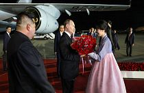 الرئيس الروسي فلاديمير بوتين عند وصوله في مطار بيونغ يانغ 