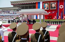 Putyint nagyszabású ceremóniával fogadták Phenjanban