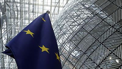 Imagen de la bandera de la Unión Europea en el interior del atrio, durante una cumbre de la UE, en el edificio del Consejo Europeo en Bruselas, el lunes 17 de junio de 2024.