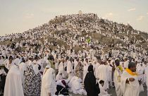 Suudi Arabistan'ın kutsal şehri Mekke yakınlarındaki yıllık Hac ziyareti, Arafat Ovası, Rahmet Dağı. 