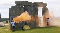 La policía británica detiene a activistas de Just Stop Oil tras pintarrajear Stonehenge 