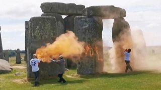 Polícia britânica prende activistas da Just Stop Oil depois de Stonehenge ter sido desfigurado 