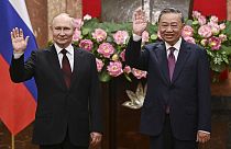 Der russische Präsident Wladimir Putin ist am Donnerstag nach Vietnam gereist, um die Beziehungen zu seinem langjährigen Partner zu stärken. 