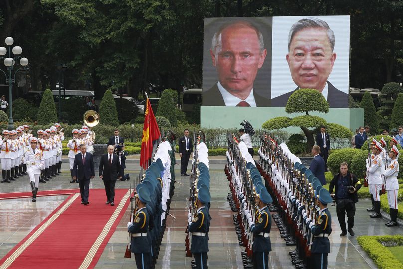 Der vietnamesische Präsident To Lam und sein russischer Amtskollege Wladimir Putin im Präsidentenpalast in Hanoi, Vietnam, Donnerstag, 20. Juni 2024. 