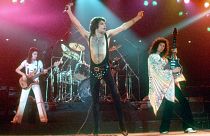 Queen actuando en Inglewood, California, en diciembre 1977 
