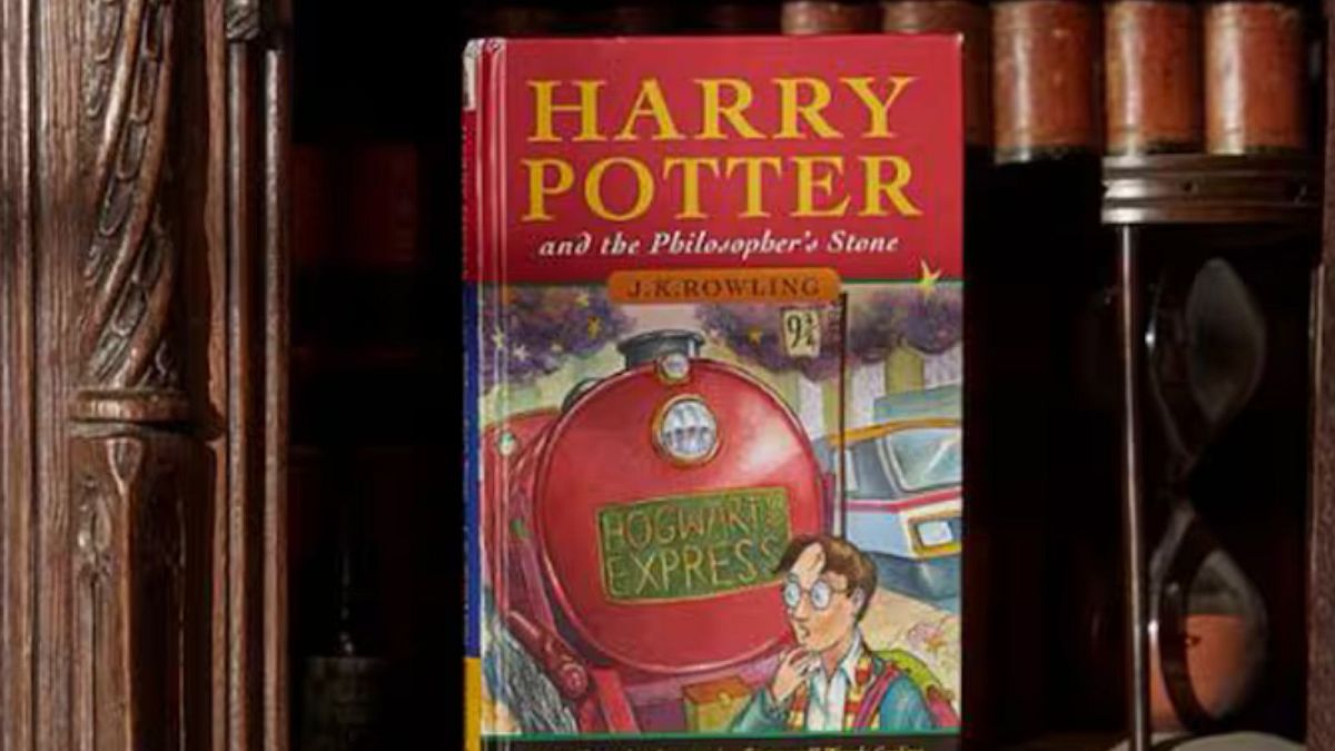 Nadir bulunan ilk baskı Harry Potter kitabı 45,000 £'dan fazla fiyata satıldı 