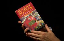 نسخة الطبعة الأولى من كتاب هاري بوتر الأول "هاري بوتر وحجر الفيلسوف"