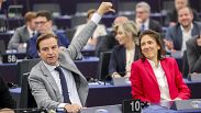 A holland Malik Azmani (VVD) és a Renew Europe csoport elnöke, Valérie Hayer