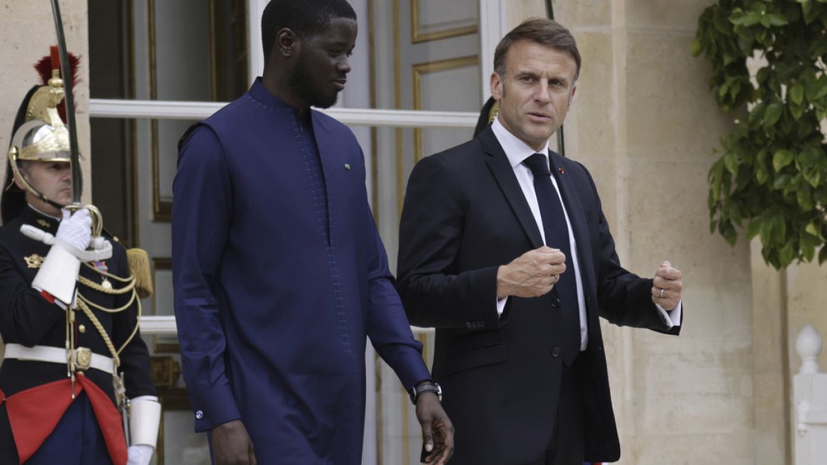 El presidente francés, Emmanuel Macron, y el presidente de Senegal, Bassirou Diomaye Faye