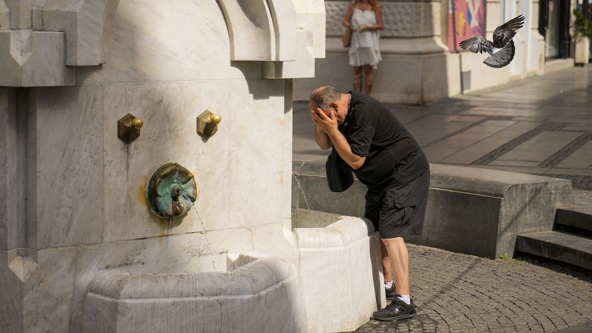 Югоизточна Европа беше засегната от сезонна ранна гореща вълна съчетана