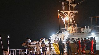 Sauvetage de migrants par les garde-côtes italiens, juin 2024.