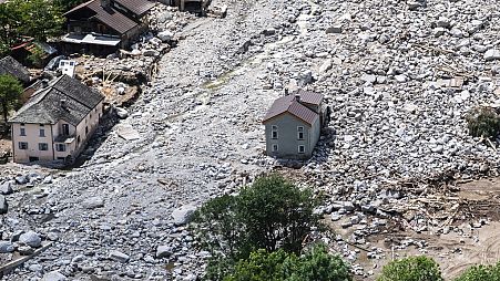 Az esőzés után földcsuszamlás sújtotta a svájci Lostallot