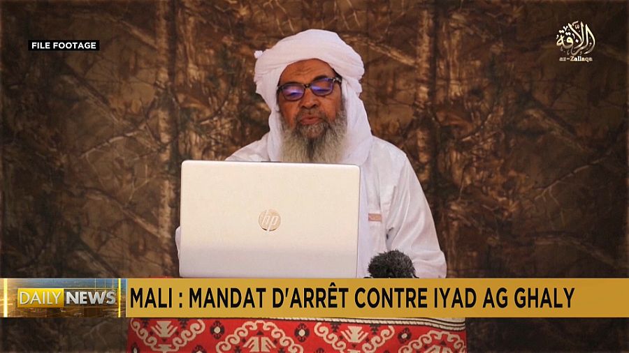 Ayol yigitni emizadi Ayol yigitni emizadi