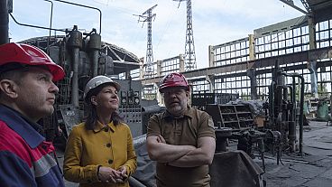 Глава МИД Германии Анналена Бербок посещает поврежденную ТЭЦ под Киевом, иллюстрационное фото