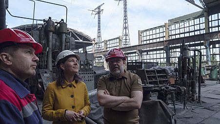 Глава МИД Германии Анналена Бербок посещает поврежденную ТЭЦ под Киевом, иллюстрационное фото