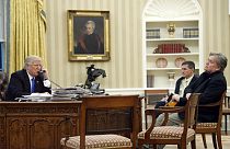 Trump, Mike Flynn nemzetbiztonsági főtanácsadó és Bannon - 2017 január 28.