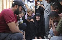 Palestinian civilans mourn the death of a loved one