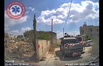 Imagen mostrando el palestino en el capó del blindado