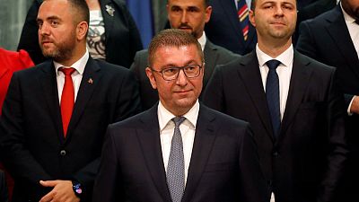 صورة تجمع هريستيجان ميكوسكي رئيس وزراء مقدونيا الشمالية الجديد وأعضاء من الحكومة