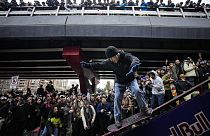 Tausende von Skateboardern sind durch die Straßen von Santiago gezogen, um den Welt-Skateboarding-Tag zu feiern. 