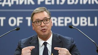 Aleksandar Vucic szerb elnök egy belgrádi sajtótájékoztatón