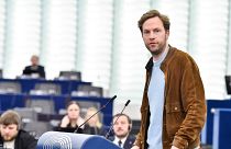 Ο Damian Boeselager του Volt μιλάει στο Ευρωπαϊκό Κοινοβούλιο τον Απρίλιο του 2024