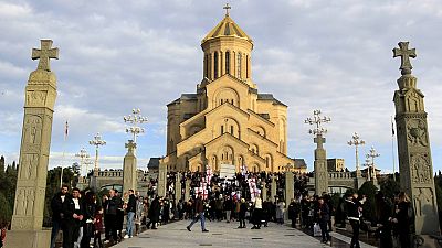 Die Sameba-Kathedrale in der georgischen Hauptstadt Tiflis ist einen Besuch wert. Dieses Jahr werden sie wohl jedoch weniger Tourist:innen besichtigen als üblich.