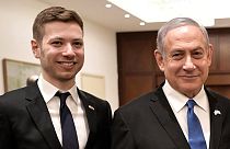 رئيس الوزراء الإسرائيلي بنيامين نتنياهو، وابنه يائير