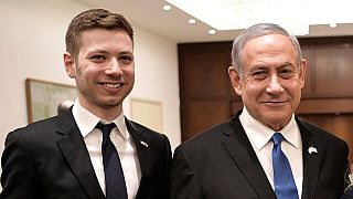 رئيس الوزراء الإسرائيلي بنيامين نتنياهو، وابنه يائير