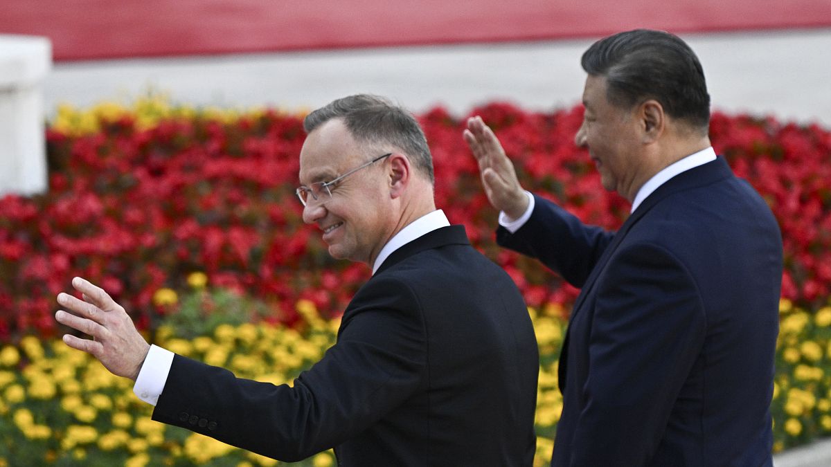 Председатель КНР Си Цзиньпин и президент Польши Анджей Дуда на церемонии в Большом зале народных собраний в Пекине, 24 июня 2024 г.