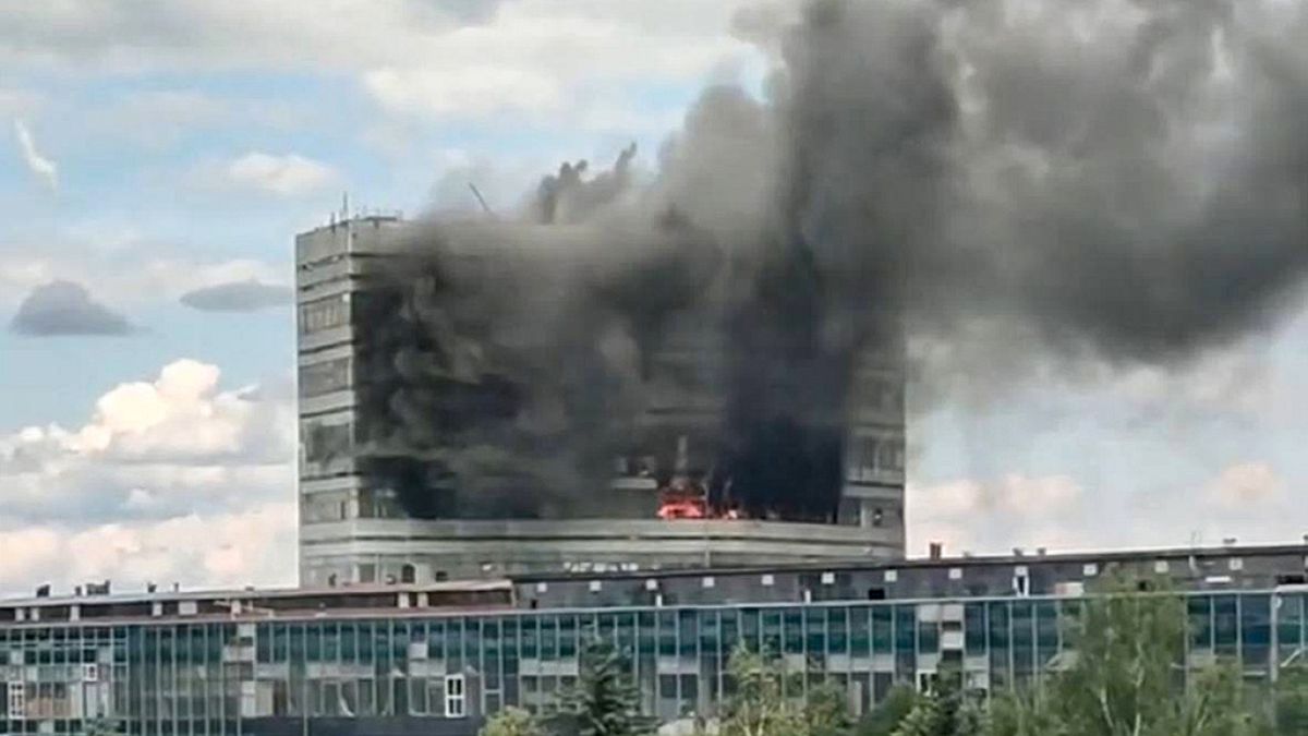 Incêndio em edifício de escritórios nos arredores de Moscovo