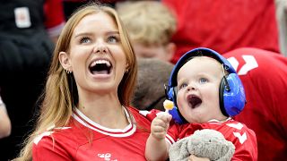 Családi öröm a lelátón a Dánia-Anglia meccs előtt