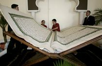 Endonezya'da bir otelde sergilenmek üzere hazırlanan dev Kur'an-ı Kerim, 21 Ağustos 2009