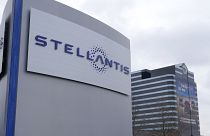 Stellantis tabelası 19 Temmuz 2021'de Auburn Hills, Michigan'daki Chrysler Teknoloji Merkezi'nin dışında görülüyor.