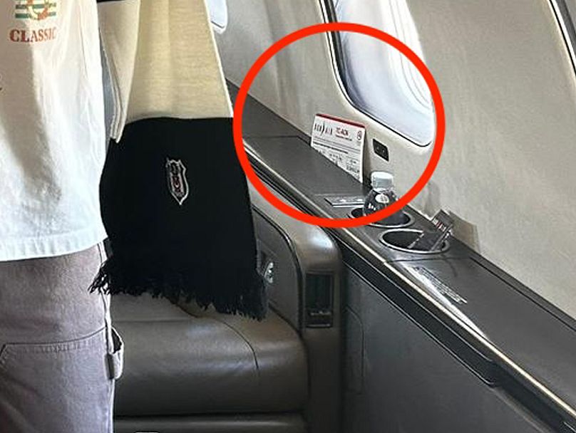 Rafa Silva'nın uçaktaki görüntüsü kulübün sosyal medya hesabından paylaşıldı. 