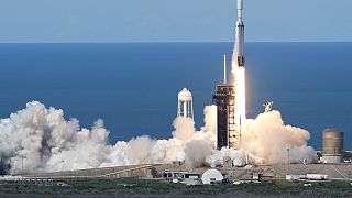 Um foguetão SpaceX Falcon Heavy descola da plataforma 39A no Centro Espacial Kennedy, em Cabo Canaveral, na Flórida, na terça-feira, 25 de junho de 2024. 