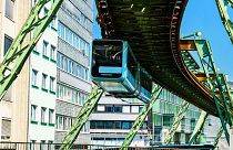 Wuppertal Schwebebahn مورد علاقه گردشگران و مسافران است.