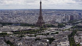 Ο Πύργος του Άιφελ στο Παρίσι, Γαλλία, Δευτέρα 17 Ιουνίου 2024. (AP Photo/Christophe Ena)