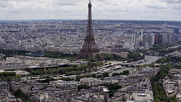 Ο Πύργος του Άιφελ στο Παρίσι, Γαλλία, Δευτέρα 17 Ιουνίου 2024. (AP Photo/Christophe Ena)