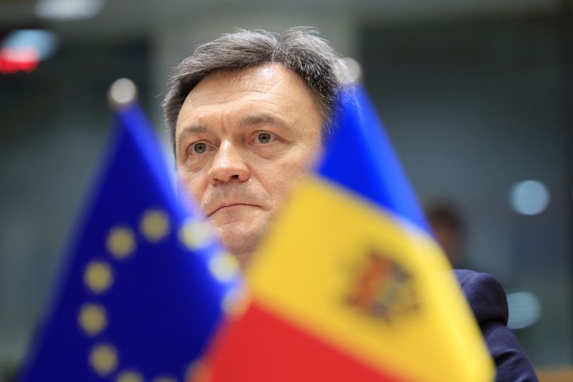 Il primo ministro moldavo Dorin Recean attende l'inizio del Consiglio di associazione Ue-Moldova presso la sede del Consiglio europeo a Bruxelles, il 21 maggio 2024
