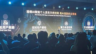 Ο διευθύνων σύμβουλος της Honor, George Zhao, μιλάει στο Mobile World Congress στη Σαγκάη