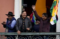 Präsident Luis Arce (links im Bild) nach dem Putschversuch in La Paz in Bolivien