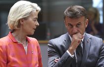Ursula von der Leyen, de la Comisión Europea, y Emmanuel Macron, de Francia, en una cumbre en junio de 2024.